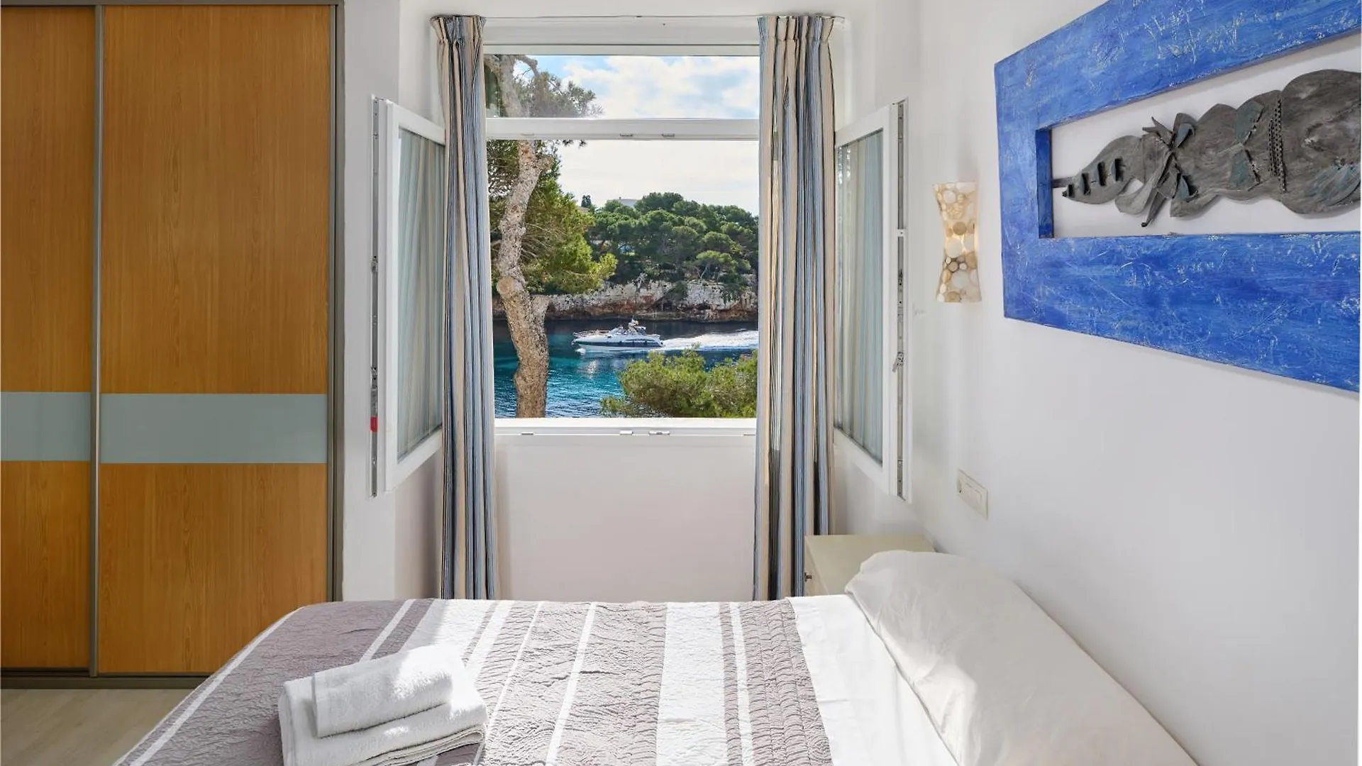 Sea Frontline Apartment 'Ernesto'. Pool. Wifi Santanyi