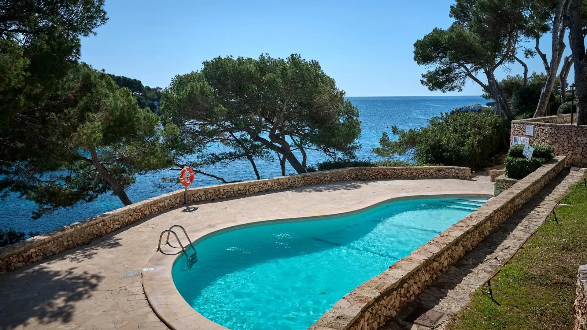 Sea Frontline Apartment 'Ernesto'. Pool. Wifi Santanyi