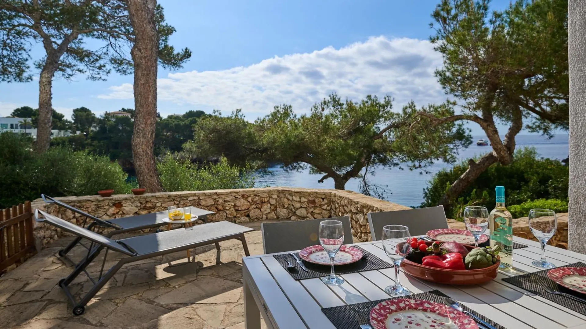 Sea Frontline Apartment 'Ernesto'. Pool. Wifi Santanyi Spain