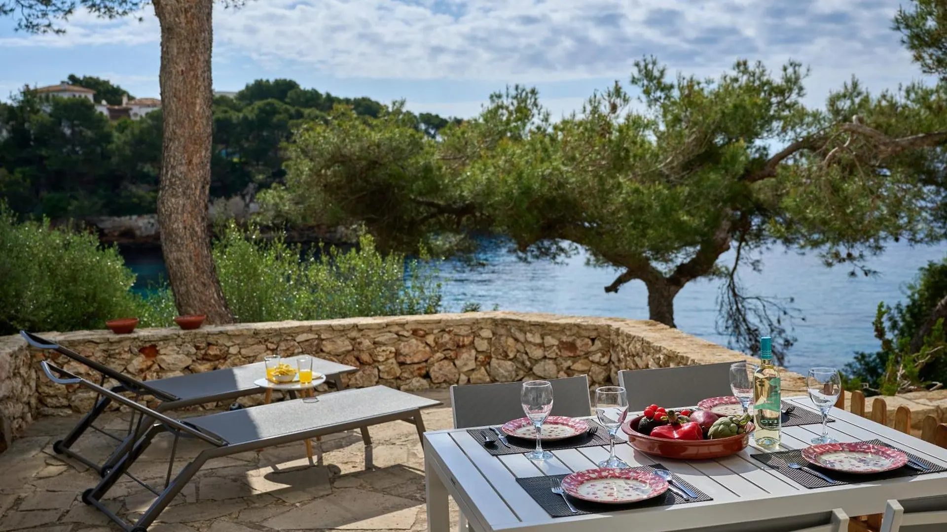 Sea Frontline Apartment 'Ernesto'. Pool. Wifi Santanyi Spain