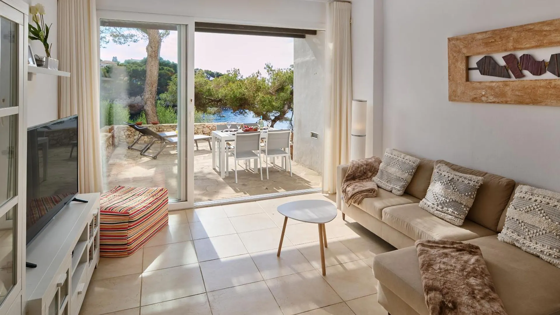 Sea Frontline Apartment 'Ernesto'. Pool. Wifi Santanyi