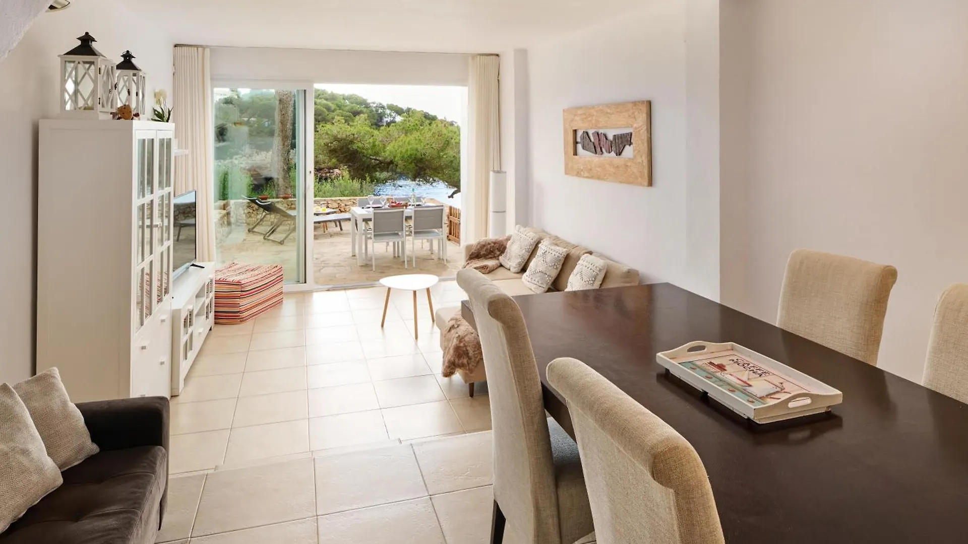 Sea Frontline Apartment 'Ernesto'. Pool. Wifi Santanyi