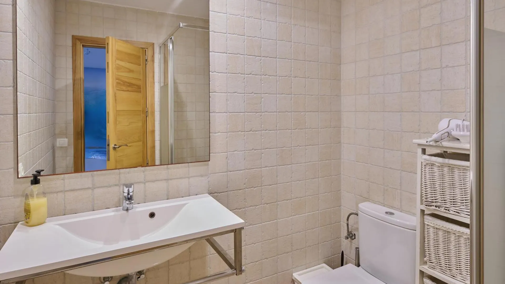 Sea Frontline Apartment 'Ernesto'. Pool. Wifi Santanyi