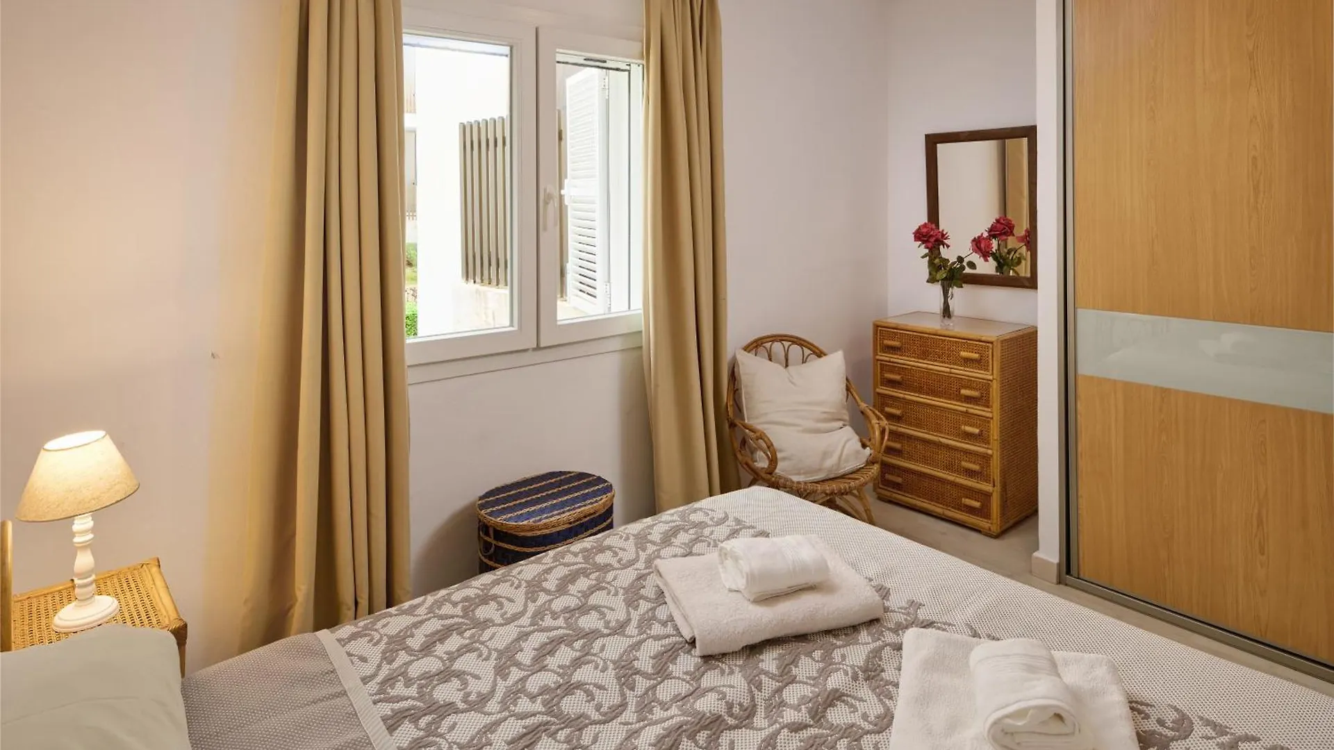 Sea Frontline Apartment 'Ernesto'. Pool. Wifi Santanyi