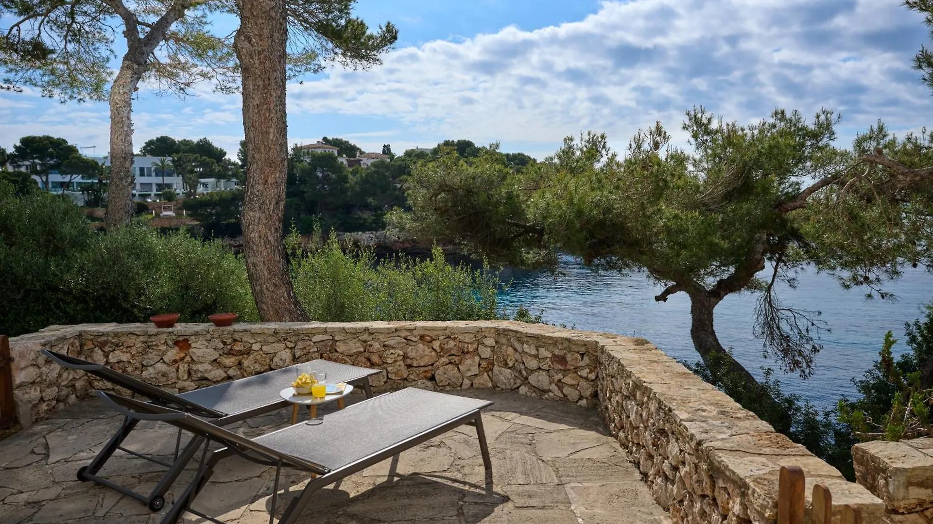 Sea Frontline Apartment 'Ernesto'. Pool. Wifi Santanyi